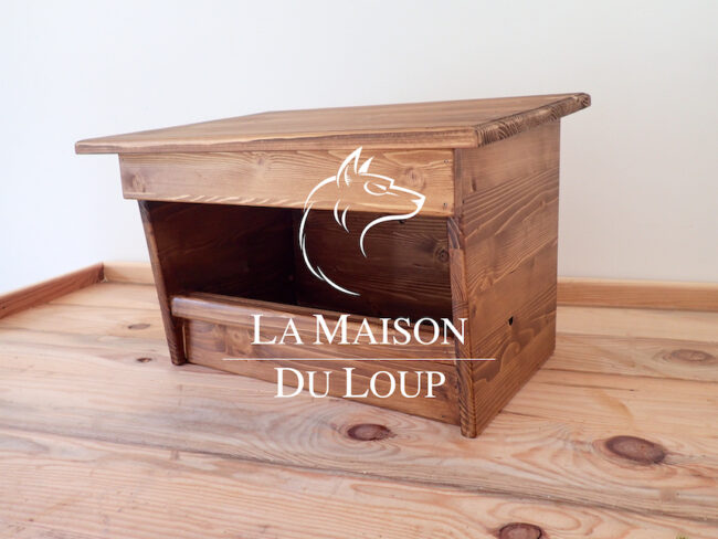 Image de nichoir pour Faucon crécerelle fabriqué par Maison du Loup, couleur chêne foncé.