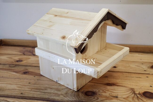 Picture of the Solid wood squirrel nest box. Rustic. Made by Maison du Loup in France.