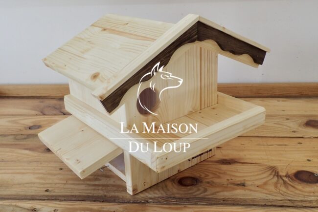 Picture of the Solid wood squirrel nest box. Rustic. Made by Maison du Loup in France.
